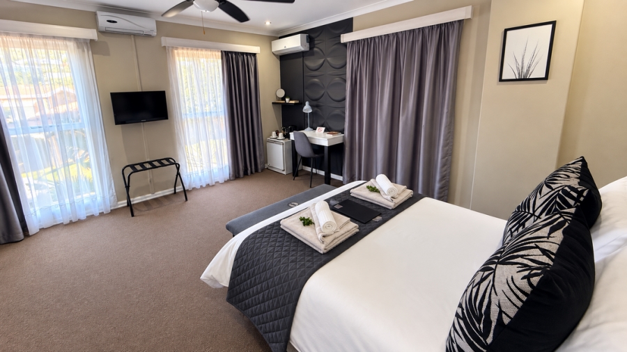 10 Bedroom Property for Sale in Plattekloof Western Cape